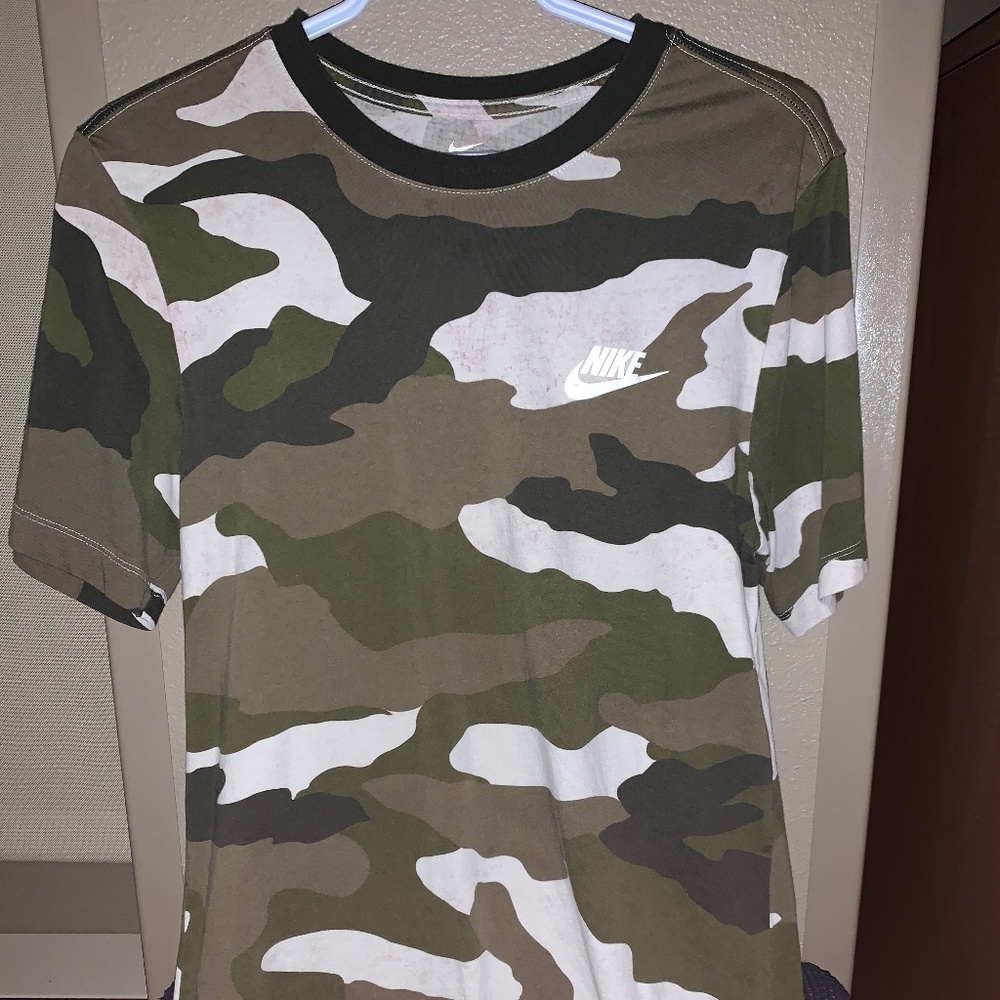 Nike Camo Tee Shirt Small